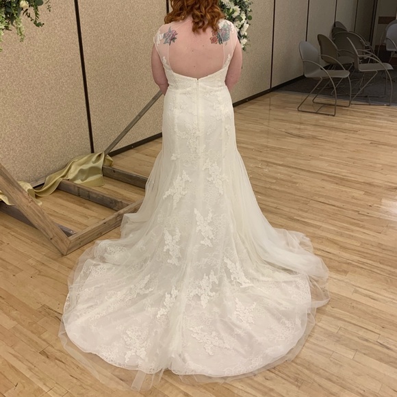 Vera Wang White Size 14 Illusion Neckline Fit and Flare Wedding Dress - Picture 4 of 8